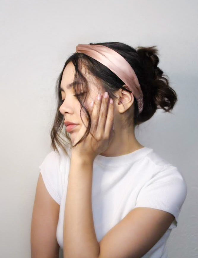 Silk Versus Satin for Your Hair, Which is Better? - Silknlove