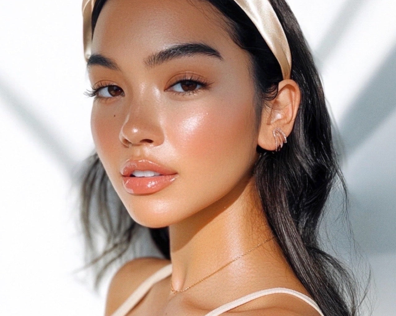 Travel Light, Style Right: Silk Essentials for the On-the-Go Woman - Silknlove