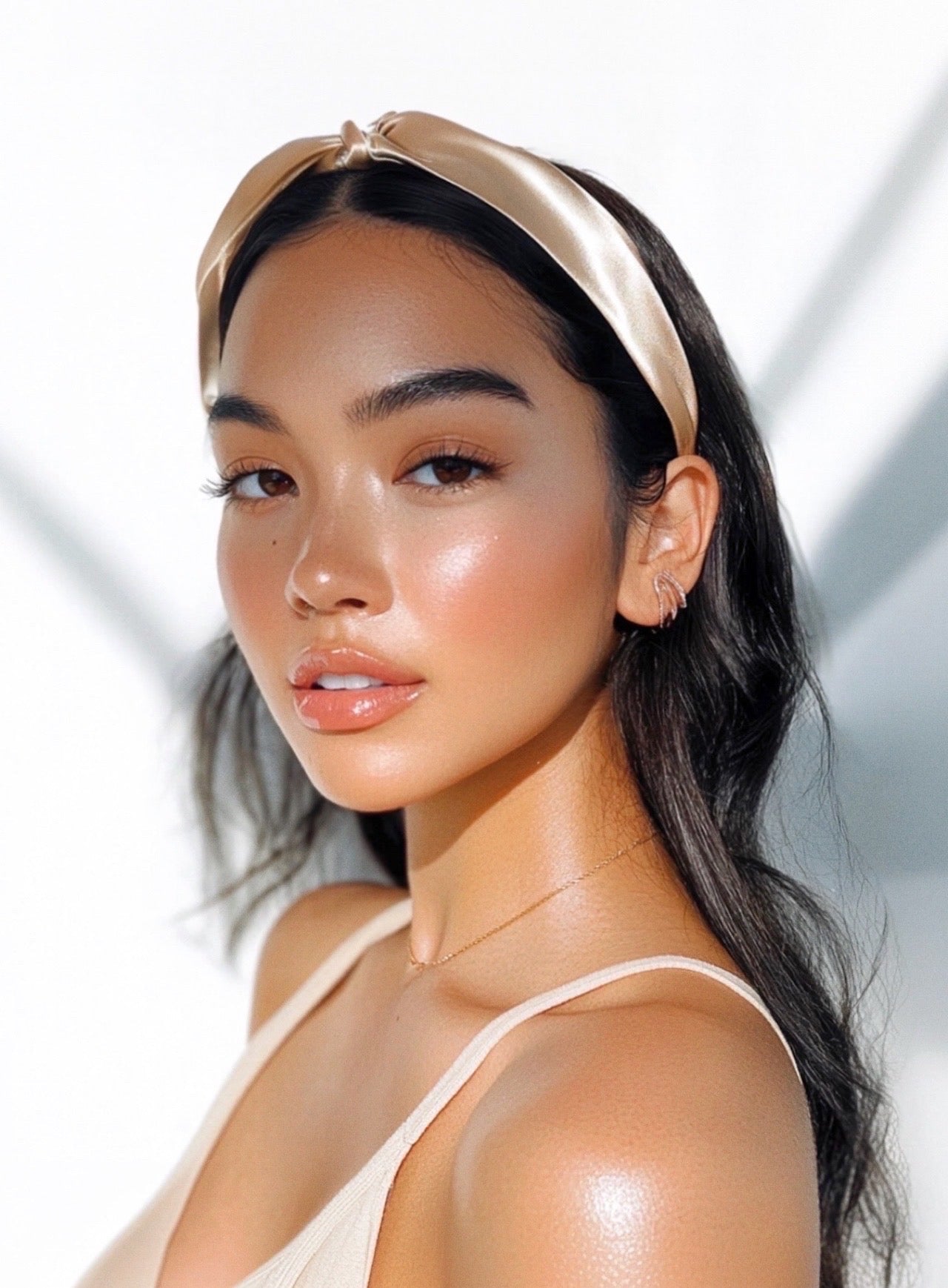 Travel Light, Style Right: Silk Essentials for the On-the-Go Woman - Silknlove