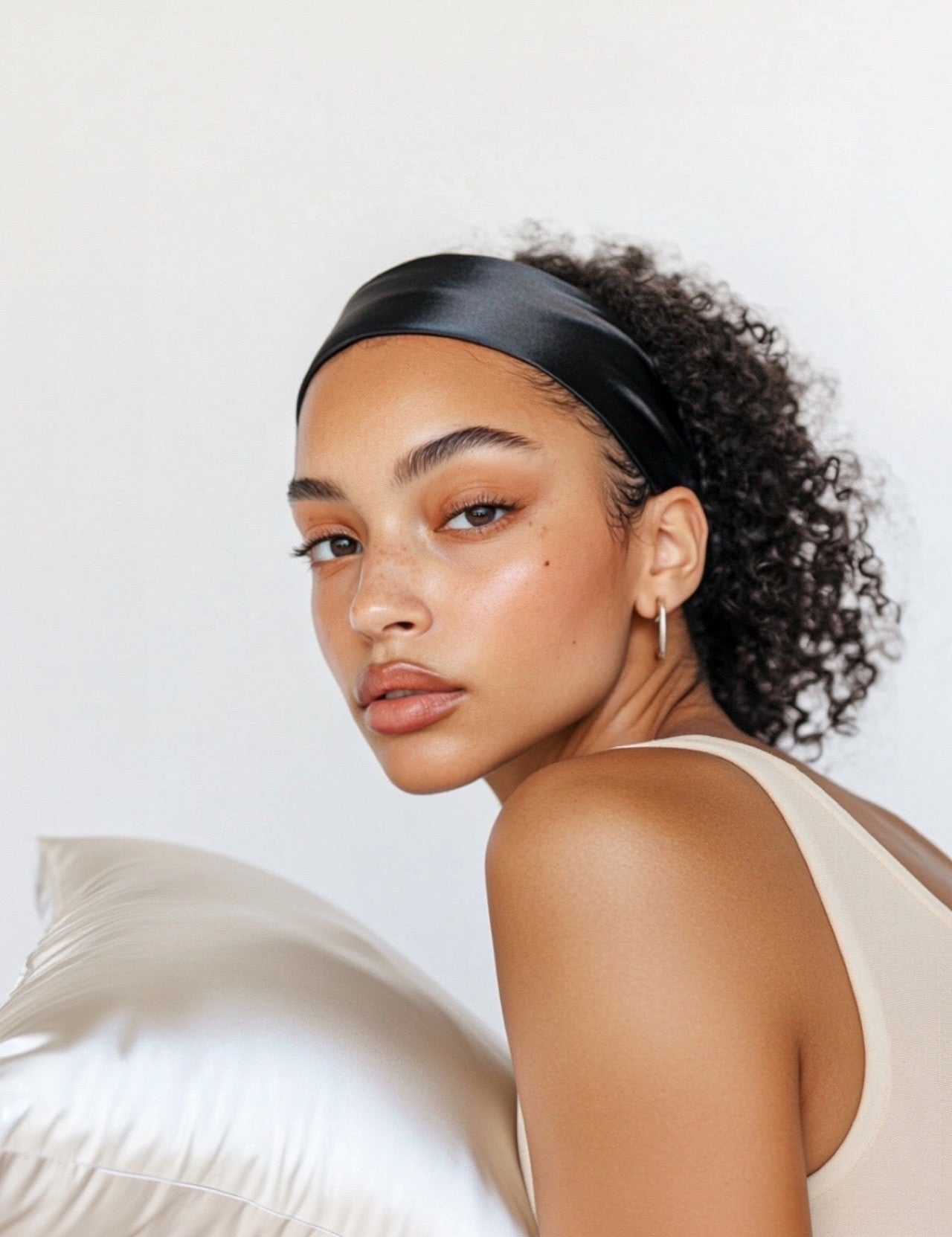 Silk vs. Satin: The Clear Winner for Skin, Hair, and Eco-Friendly Luxury - Silknlove