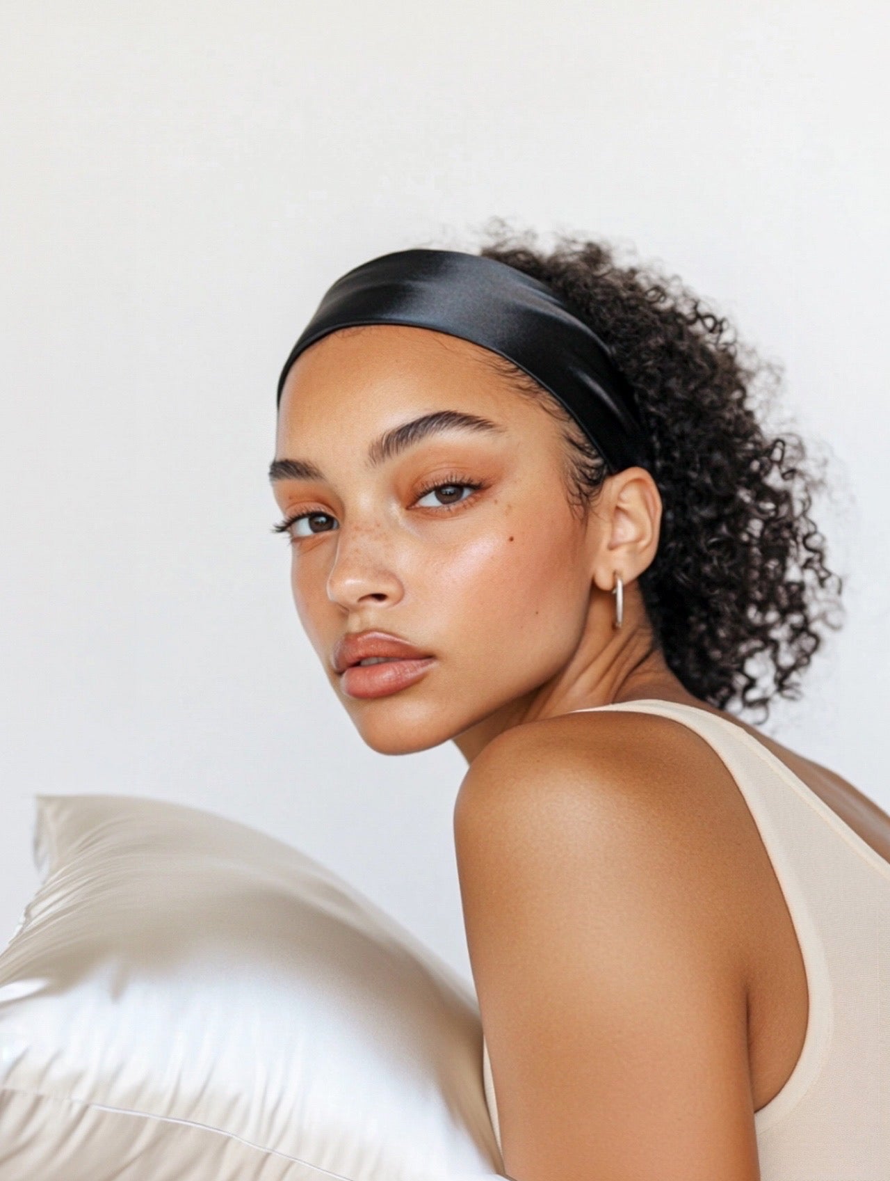Silk vs. Satin: The Clear Winner for Skin, Hair, and Eco-Friendly Luxury - Silknlove