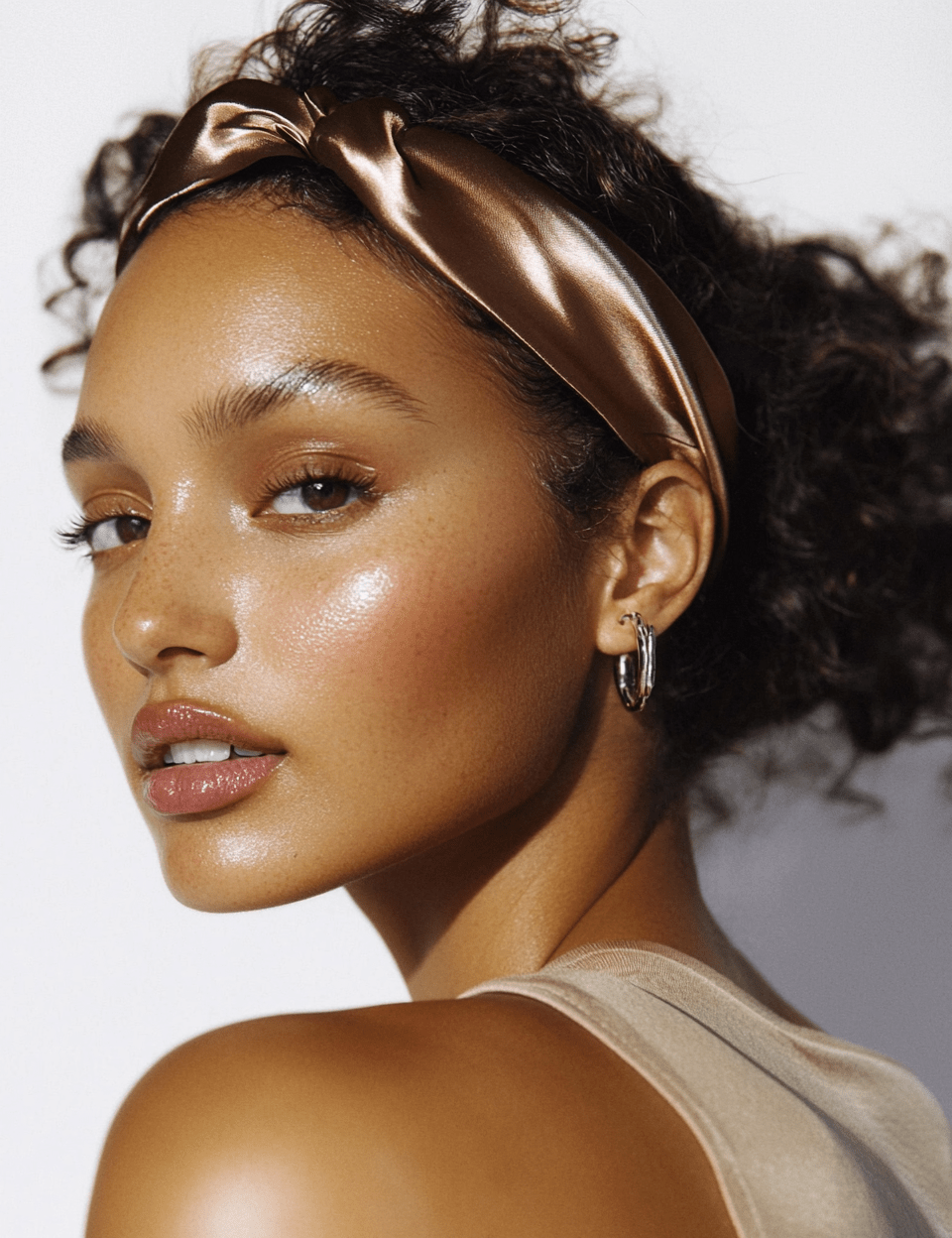 Why Silk Hair Accessories Reduce Breakage and Frizz - Silknlove