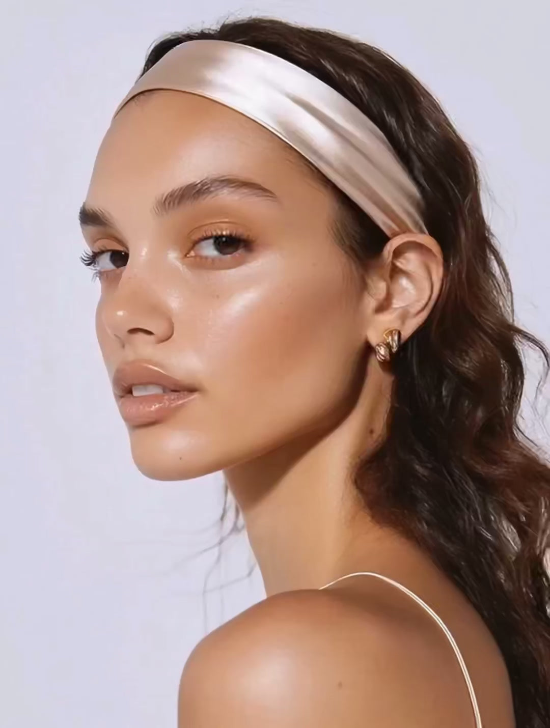 silknlove flat silk headband on model.